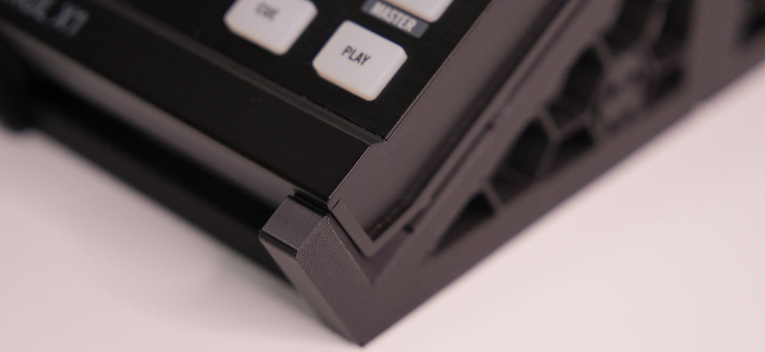 Testing a Deckra stand with Traktor X1 by Native instruments