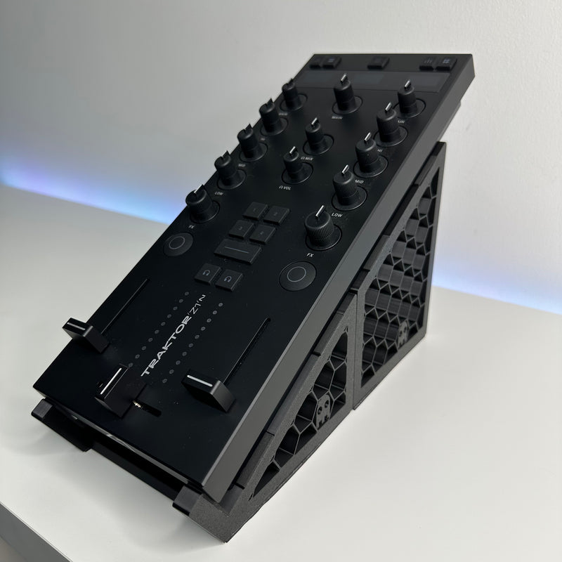 Testing a Deckra stand with Traktor Z1/X1 by Native instruments