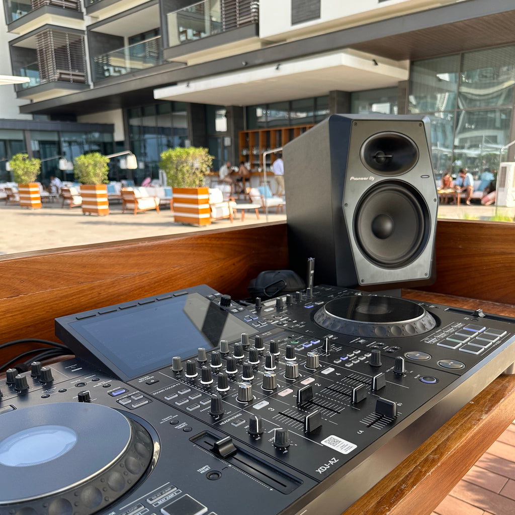 Pioneer VM80 with Speakerlift Deckra Stand outdoors in Dubai